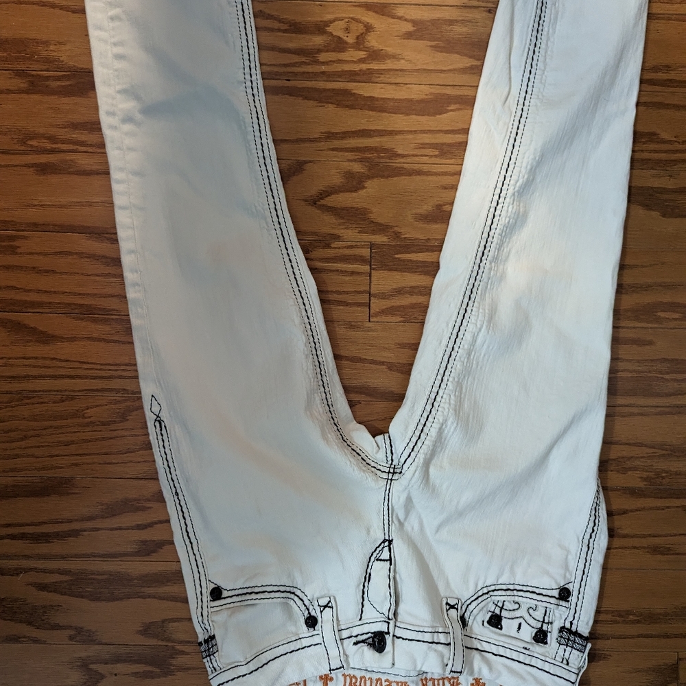 Women white cropped Rock Revival Jeans. 24 inch inseam